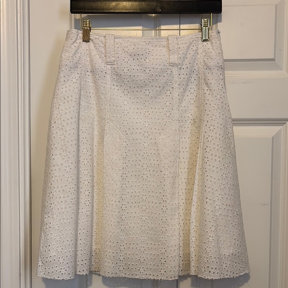 Burberry Elegant White Eyelet Skirt - Picture 1 of 4
